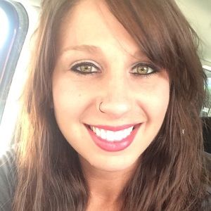 Meet your Posher, Alicia