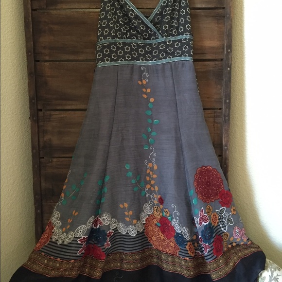 Neslay Gray dress with flower print