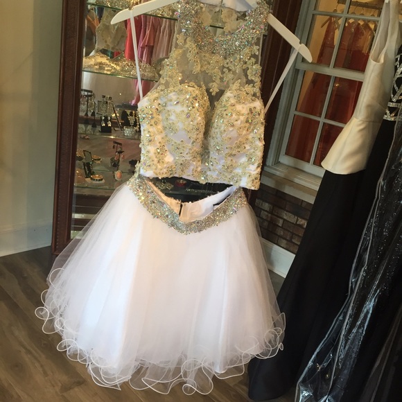 CUTE WHITE HOMECOMING DRESS SIZE 2
