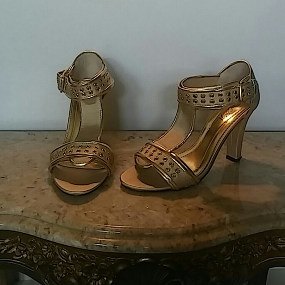 Shoes - Picture 2 of 4