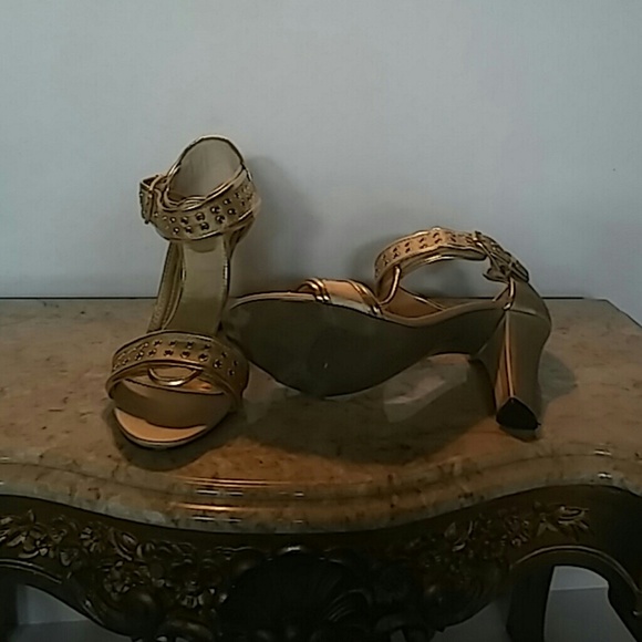 Shoes - Picture 4 of 4