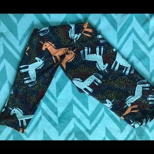 One size Lularoe unicorn leggings.