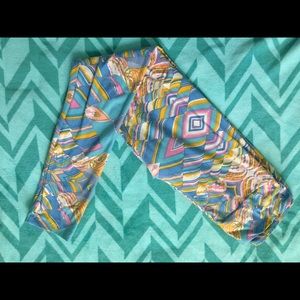 One size Lularoe leggings.
