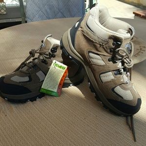 Nevado hiking boots
