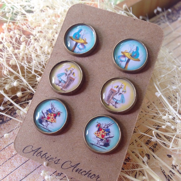 3 Alice in Wonderland stud earrings - Picture 2 of 4