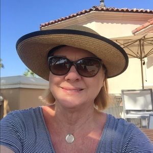 Meet your Posher, Charlotte