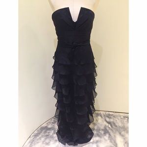 SIZE 8, STUNNING LONG BLACK GOWN