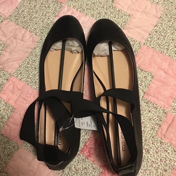 Ballet flats with gore straps