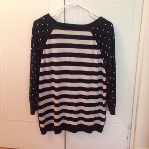 2 for $15 🛍 Light sweater, black & tan