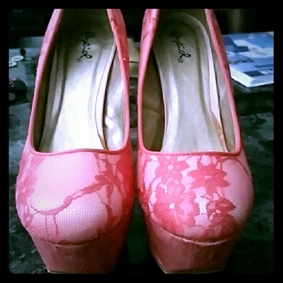 Floral Lace Platform Pump
