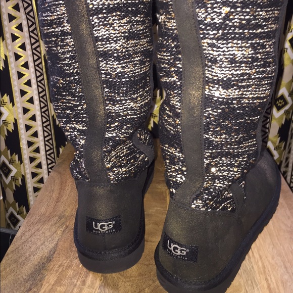UGG BOOTS - Picture 2 of 3