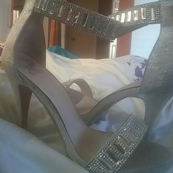 high heels - Picture 3 of 3