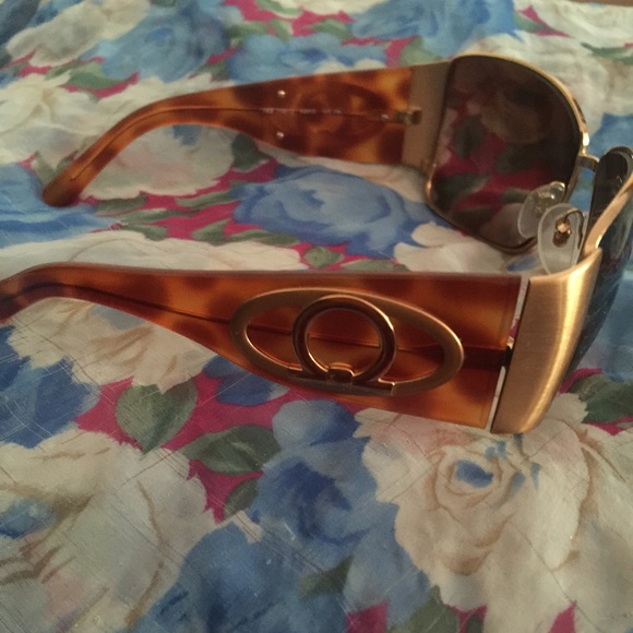 Authentic Salvatore Ferragamo sun glasses - Picture 2 of 4