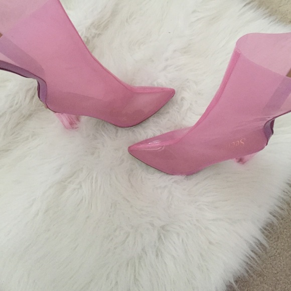 Perspex shoe - Picture 2 of 2