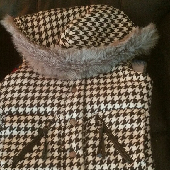 Houndstooth vest with removable fur hood - Picture 2 of 3