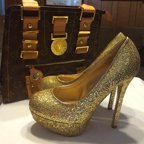 Shoes - Golden shoes that slay!🌕