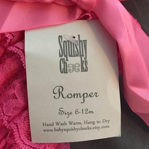 Pink lace romper 12mo - Picture 3 of 4