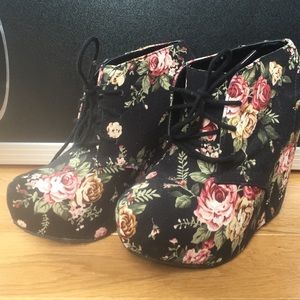Floral wedge boots NWOT