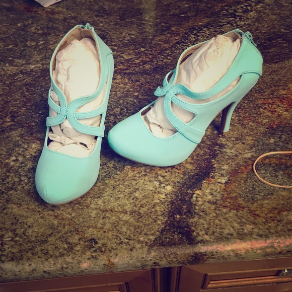 Qupid Mint Heels - size 6