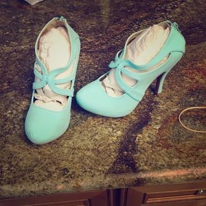Qupid Mint Heels - size 6