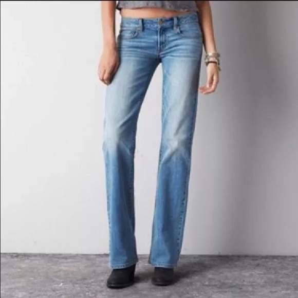 NWT AEO Favorite Boyfriend light blue jean size 6R