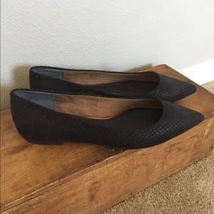 NEW Black Seychelles Flats