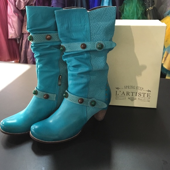 Brand new in box L'artiste turquoise boots