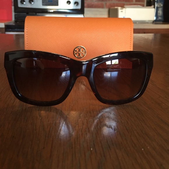 Tory Burch Sunglasses - Picture 4 of 4