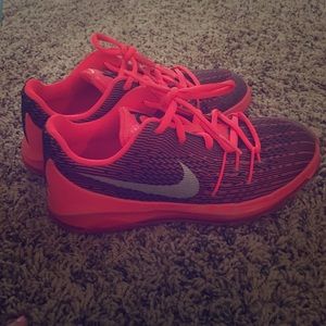 Boys size 1.5 Nike shoes