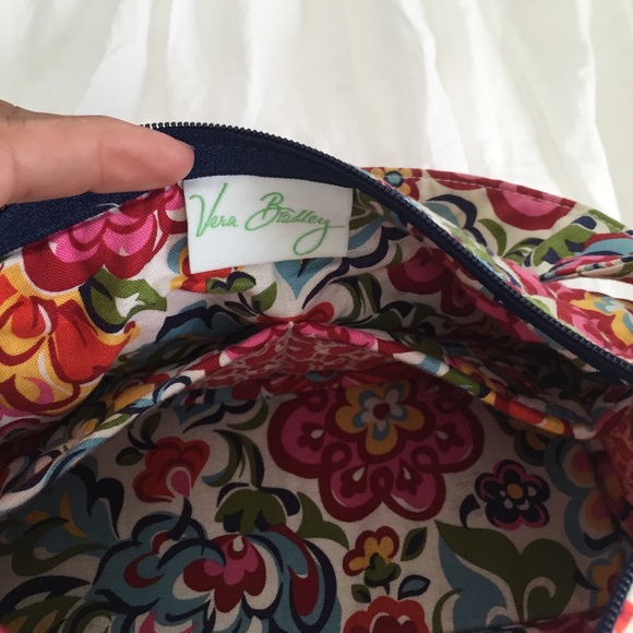 Vera Bradley purse. - Picture 3 of 4