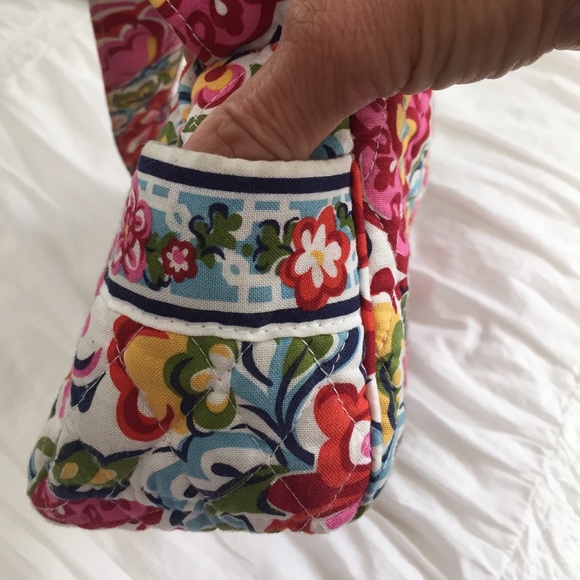 Vera Bradley purse. - Picture 4 of 4