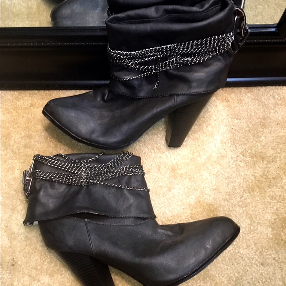 Black boots with chains