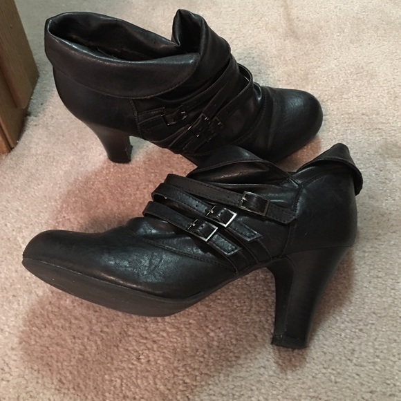 Decree black booties