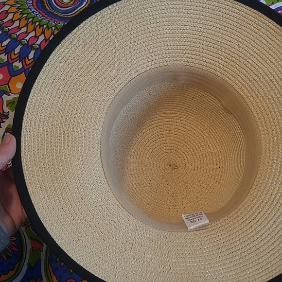 Hat - Picture 3 of 4