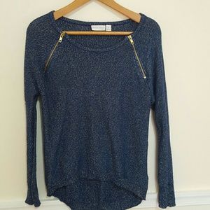 Super cute hi low sweater!