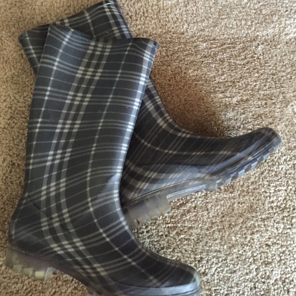 grey plaid rain boots