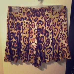 Leopard  flow shorts that looks like a skirt.