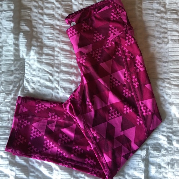 Old navy active magenta capris.