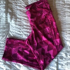 Old navy active magenta capris.
