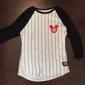 Baseball tee