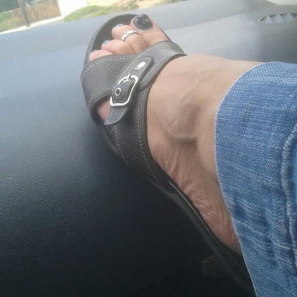 AUTHENTIC COACH HEELS - Picture 4 of 4