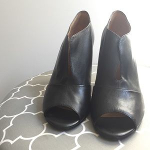 Nine West Black Leather Pumps