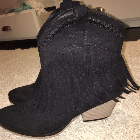 Black fringe boots