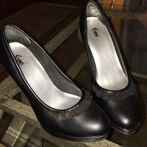Fioni black heels