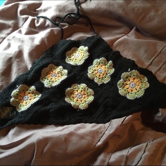 URBAN OUTFITTERS CROPPED HALTER TOP