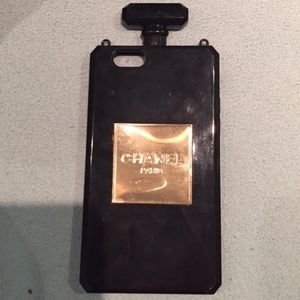 Designer iPhone 6/6s case comes with gold chain!