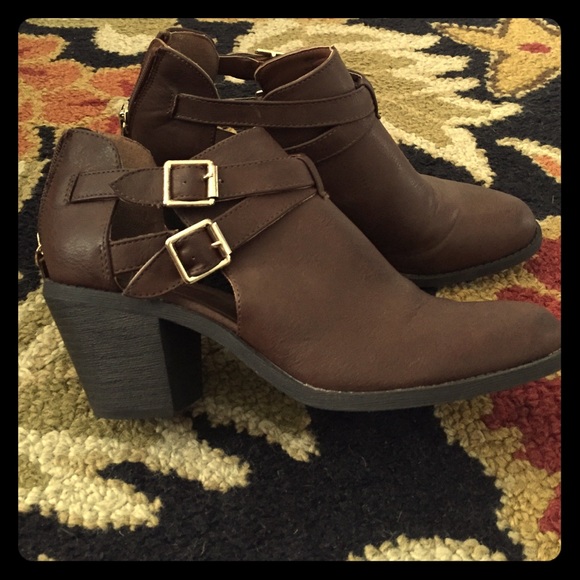 Like new brown booties Madden Girl 8- make offers!