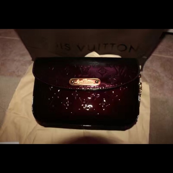 💯% Authentic LV Shoulder Bag