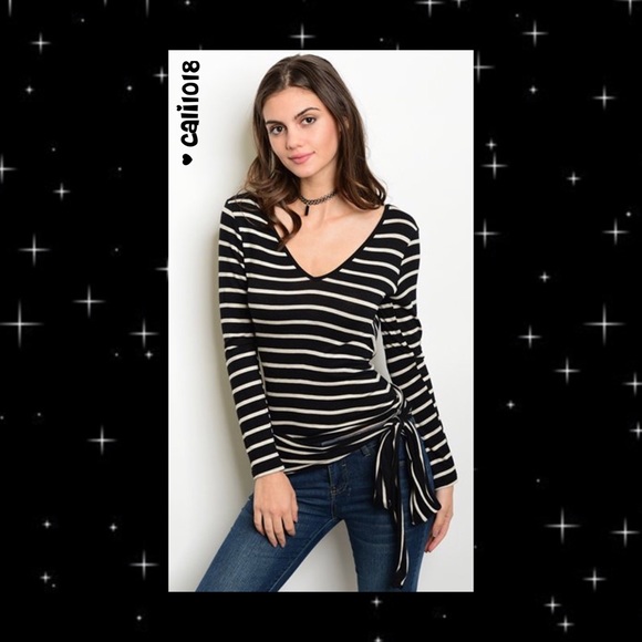 ⚡1HR SALE🆕Black & White V-Neck Tie Front Top - Picture 2 of 3