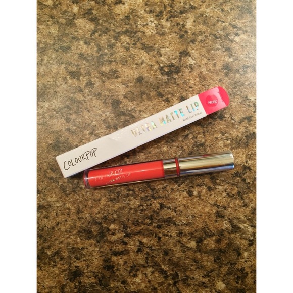 🍊BNWT Colourpop Matte Lipstick in Pacific🍊